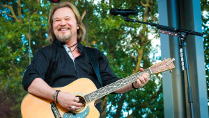 Image of Travis Tritt with The Frontmen